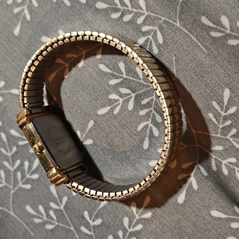 Cardinal Gold Quartz Watch - Picture 2 of 4